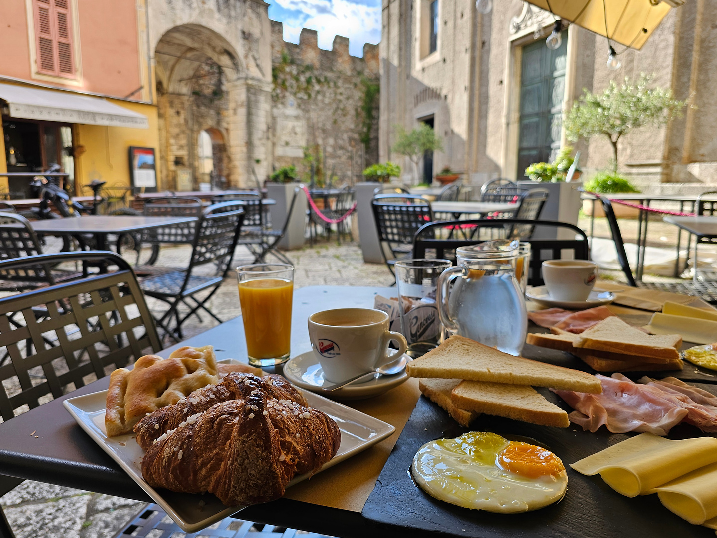 finalborgo-lastbreakfast.jpg