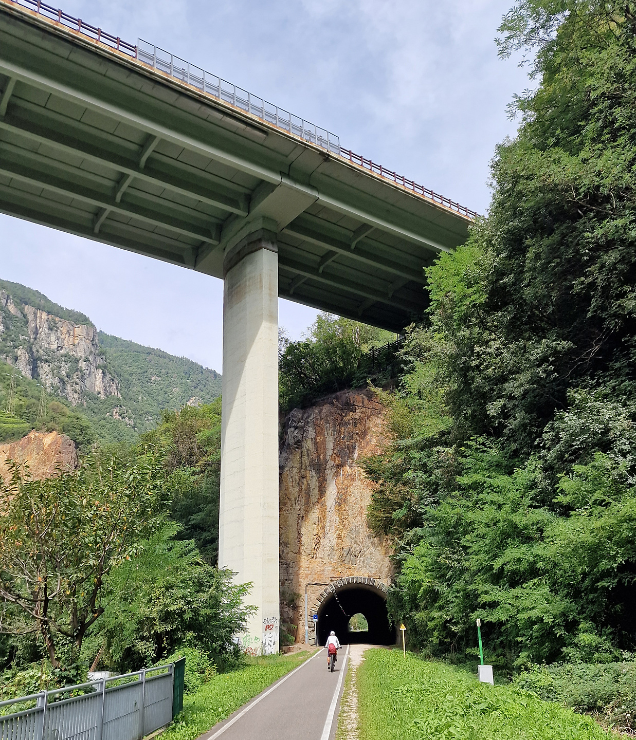 bozen-cyclepath3.jpg