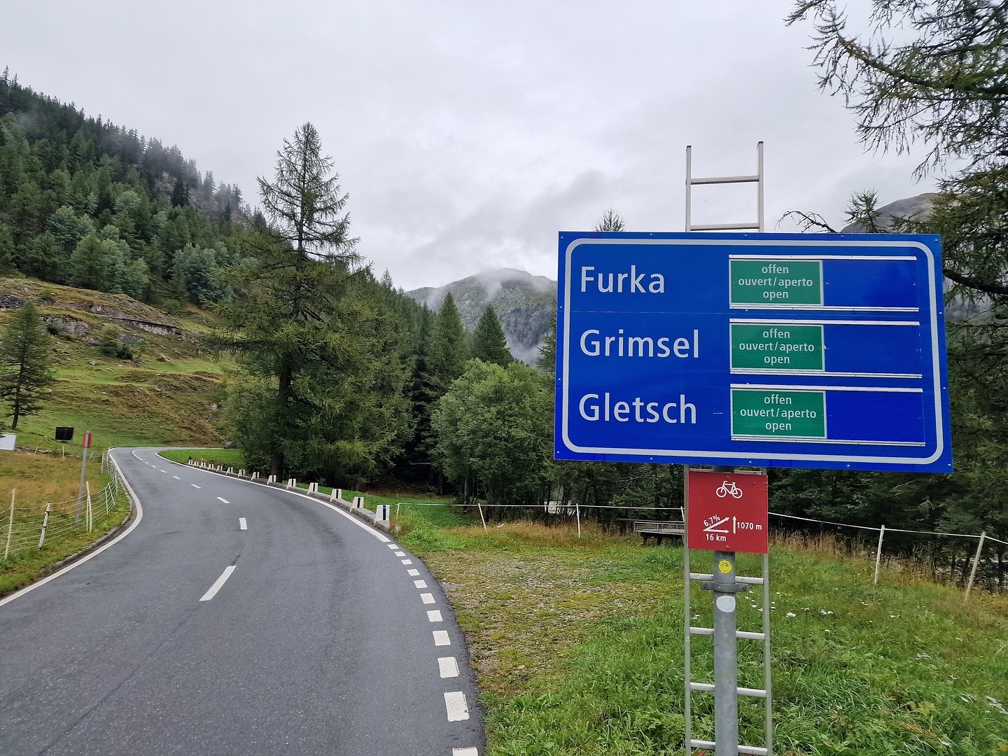 furka-uphill1.jpg