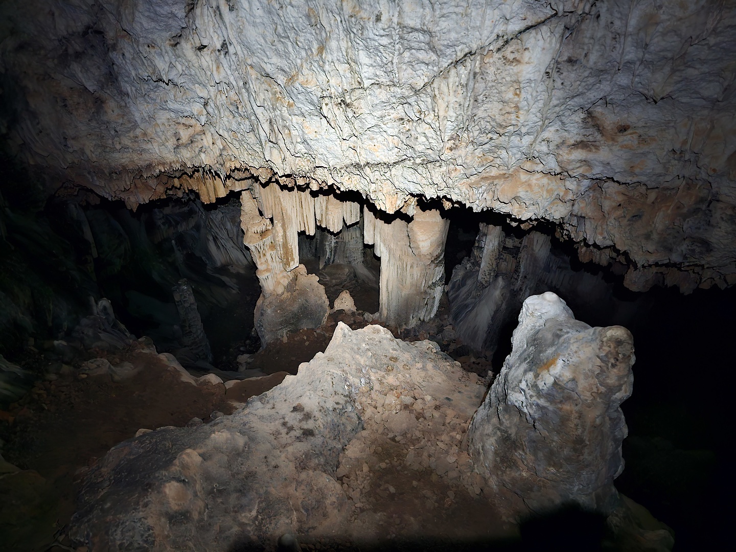 vreiko-cave4.jpg